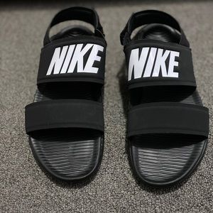 Nike Tanjun Slides Size 8.